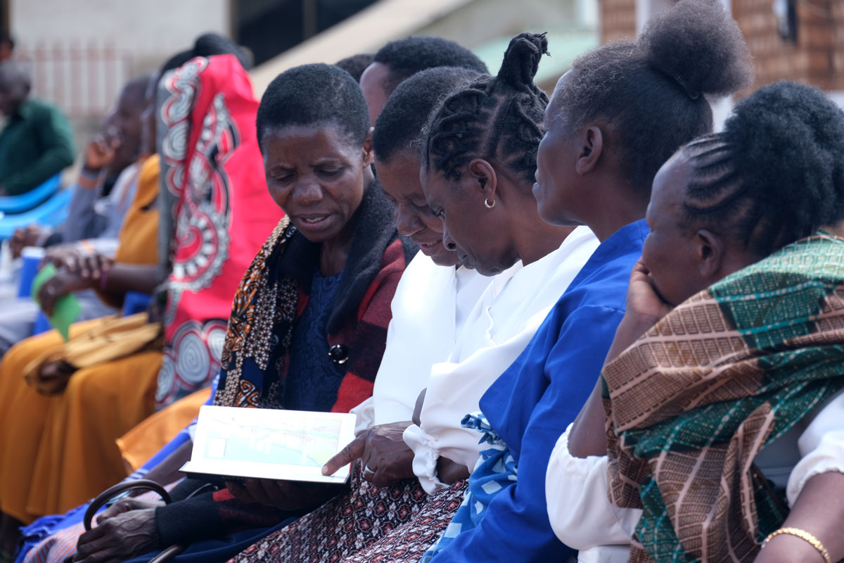 Bena people reading their New Testament